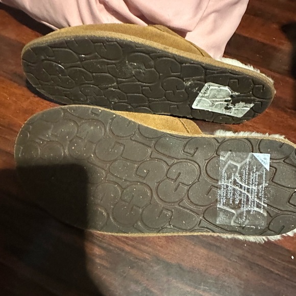 UGG SLIPPERS - Picture 2 of 4